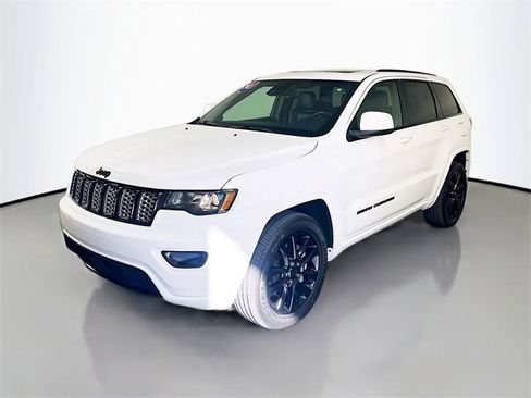Used 2021 Jeep Grand Cherokee Laredo X image 3