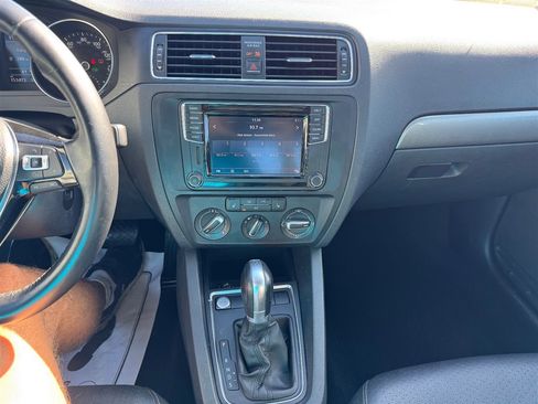Used 2018 Volkswagen Jetta SE FWD image 15