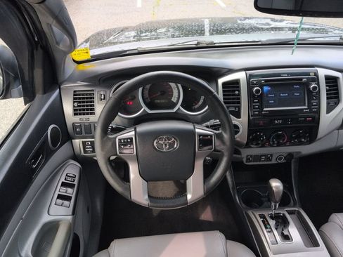 Used 2013 Toyota Tacoma 4x4 Double Cab w/ Limited Pkg image 12