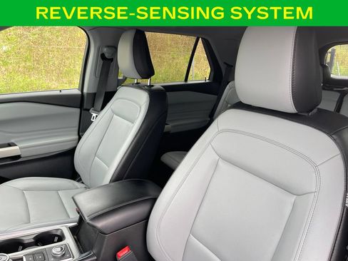 Used 2021 Ford Explorer XLT w/ Equipment Group 202A AWD/4WD image 17