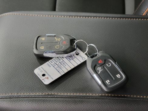 Used 2023 GMC Acadia AT4 image 28