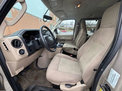 Used 2013 Ford E-350 and Econoline 350 XLT image 8