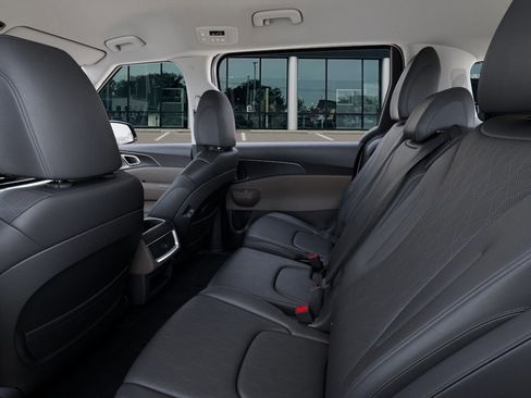 Used 2026 Kia Carnival image 19