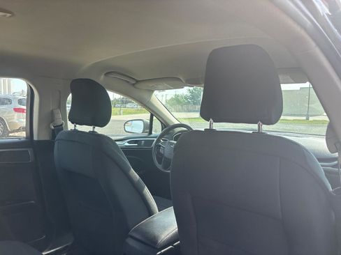 Used 2017 Ford Fusion SE w/ Fusion SE Technology Package image 26