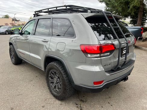 Used 2021 Jeep Grand Cherokee Trailhawk w/ Trailhawk Luxury Group AWD/4WD image 3
