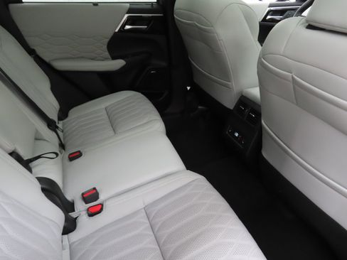 New 2026 Mitsubishi Outlander SEL FWD image 23