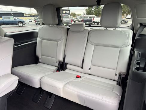 Used 2025 Ford Expedition Platinum AWD/4WD image 35