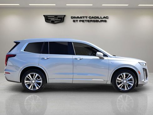 Used 2025 Cadillac XT6 Premium Luxury image 6