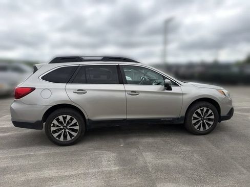 Used 2017 Subaru Outback 2.5i Limited AWD/4WD image 9