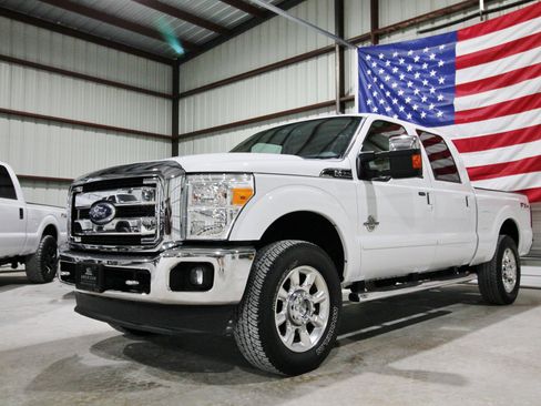 Used 2011 Ford F250 Lariat w/ Lariat Ultimate Pkg image 3