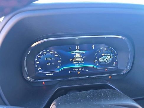 Used 2023 Chevrolet Suburban RST w/ Luxury Package image 12