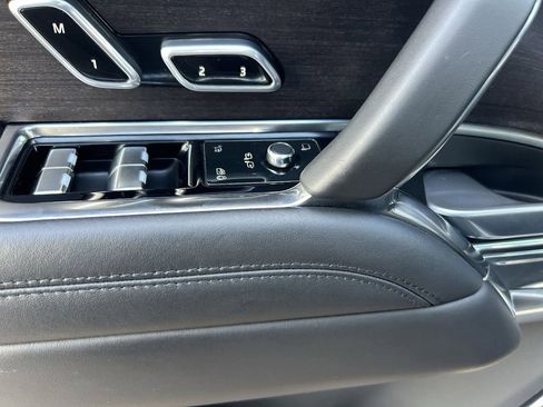 Used 2025 Land Rover Range Rover SE image 29