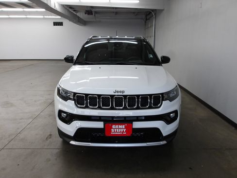 Used 2023 Jeep Compass Limited AWD/4WD image 6