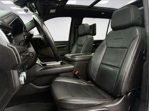 Used 2021 GMC Yukon XL Denali w/ Denali Premium Package image 10