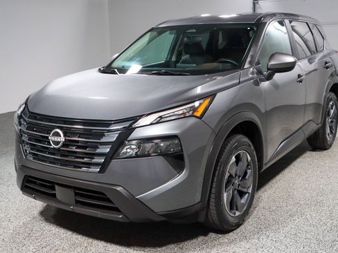 Used 2024 Nissan Rogue SV FWD image 31