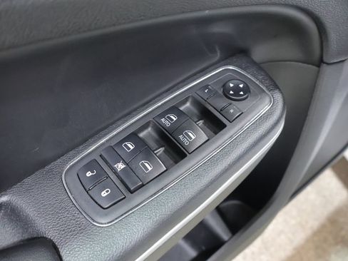 Used 2019 Chrysler 300 S AWD/4WD image 13