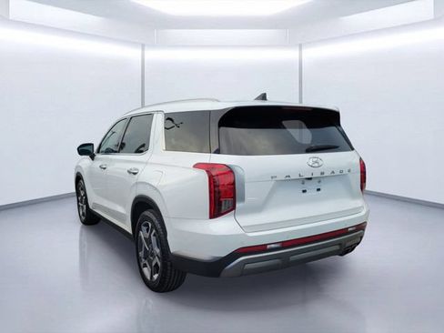 Used 2023 Hyundai Palisade SEL w/ Premium Package FWD image 3
