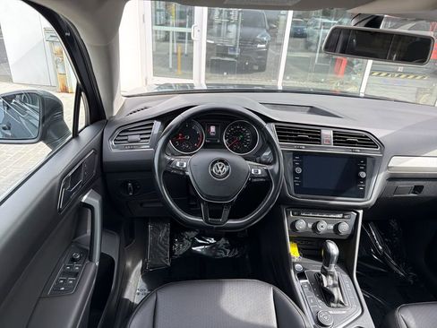 Used 2018 Volkswagen Tiguan SE w/ Panoramic Sunroof Package AWD/4WD image 14