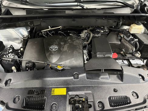 Used 2017 Toyota Highlander XLE FWD image 21