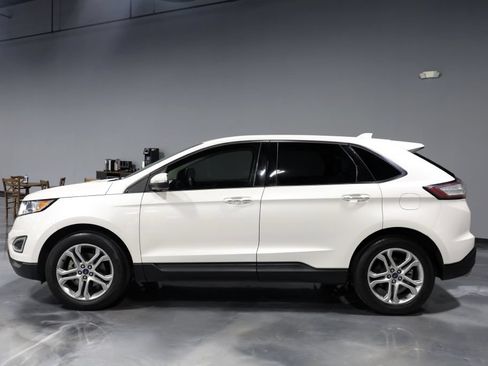 Used 2018 Ford Edge Titanium w/ Technology Package FWD image 4