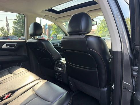 Used 2019 Nissan Pathfinder SL FWD image 27