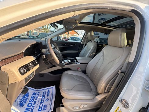 Used 2021 Lincoln Nautilus Reserve image 11