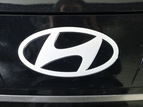 Used 2024 Hyundai Elantra Limited image 15