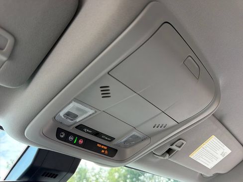Used 2024 GMC Terrain SLE FWD image 27