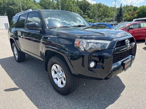 Used 2018 Toyota 4Runner SR5 AWD/4WD image 3