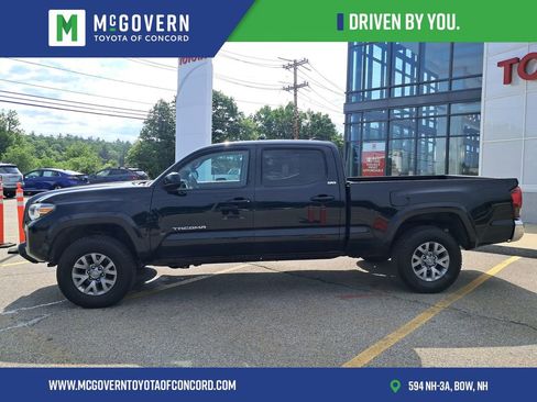 Used 2018 Toyota Tacoma SR5 AWD/4WD image 2