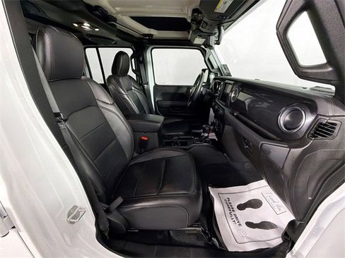 Used 2023 Jeep Wrangler Sahara image 28