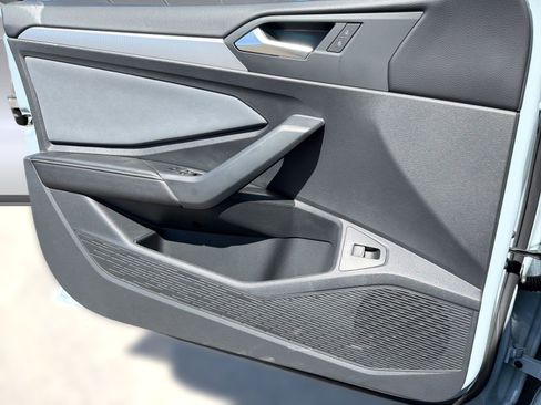 New 2026 Volkswagen Jetta SE FWD image 21