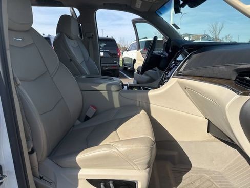 Used 2020 Cadillac Escalade Luxury image 37