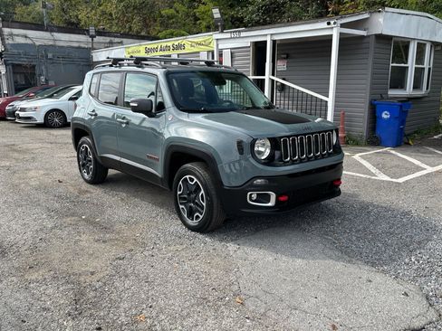 Used 2015 Jeep Renegade Trailhawk image 2