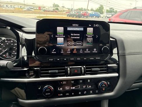 Used 2025 Nissan Pathfinder SL AWD/4WD image 31