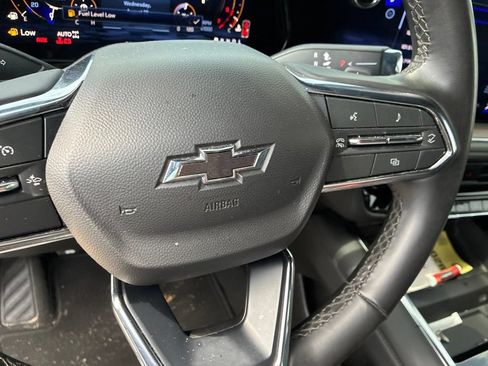 Used 2025 Chevrolet Suburban Z71 AWD/4WD image 39