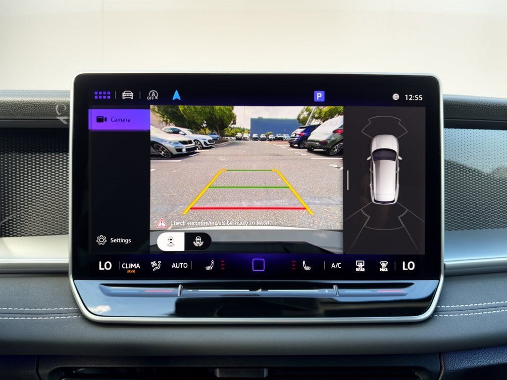 Used 2025 Volkswagen Tiguan SE FWD image 24