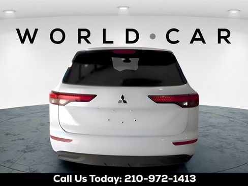 Used 2024 Mitsubishi Outlander ES image 6
