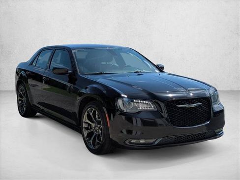 Used 2019 Chrysler 300 S RWD image 3