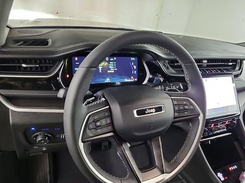 Used 2023 Jeep Grand Cherokee 4WD 4xe image 8