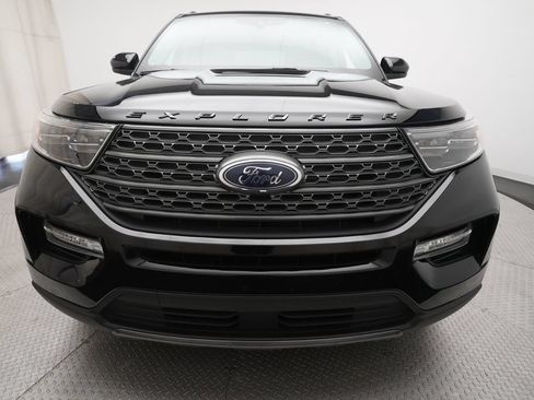 Used 2023 Ford Explorer XLT w/ Equipment Group 202A AWD/4WD image 22