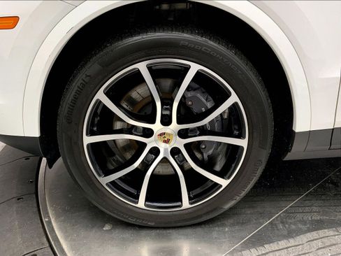 Used 2022 Porsche Cayenne Coupe image 11