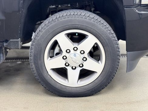 Used 2019 Chevrolet Silverado 2500 High Country w/ Duramax Plus Package image 4
