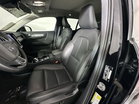 Used 2025 Volvo XC40 B5 Plus image 15