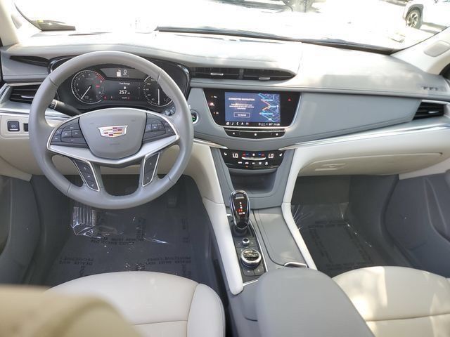 Used 2021 Cadillac XT5 Premium Luxury w/ LPO, Premium Carpet Package FWD image 18