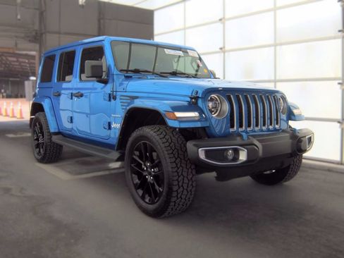 Used 2022 Jeep Wrangler Unlimited Sahara w/ Safety Group AWD/4WD image 3