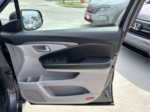 Used 2018 Honda Pilot LX image 13