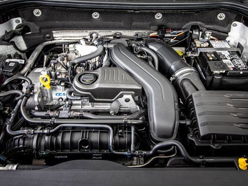 New 2026 Volkswagen Taos SE image 24