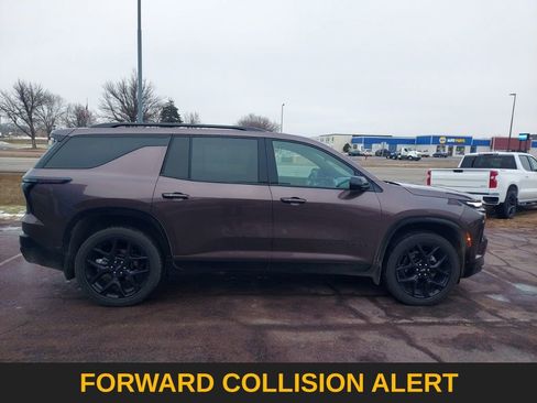 Used 2024 Chevrolet Traverse RS image 8