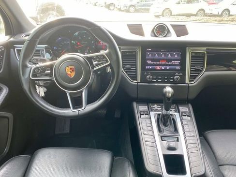 Used 2018 Porsche Macan AWD/4WD image 8